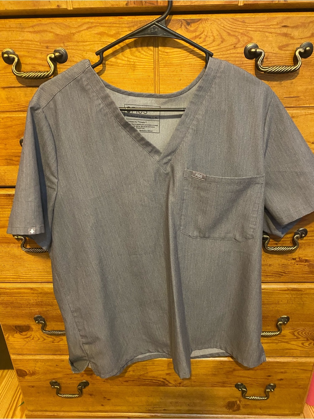 Figs Women's Short Sleeve V-Neck Scrub Top - grey
